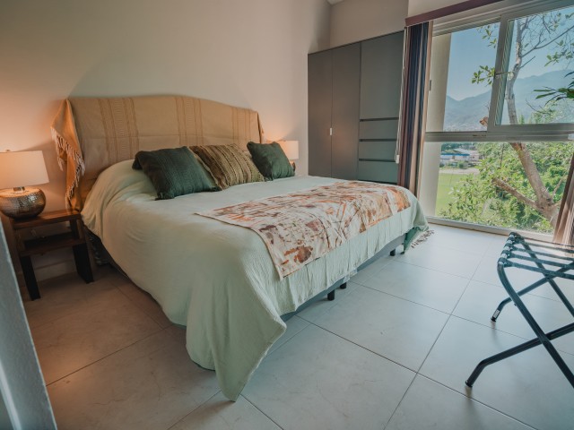 b1 Main bedroom with closet