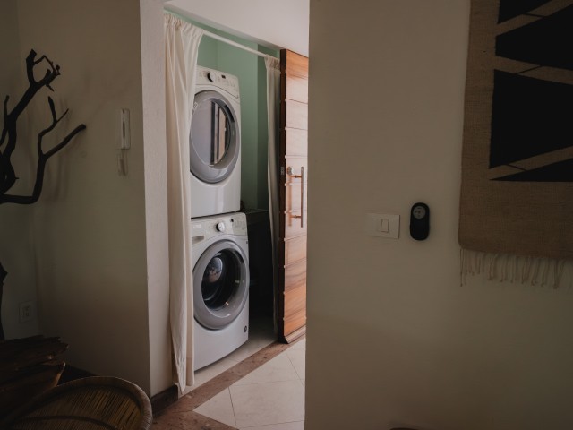 c8 Washer and drier upon entry